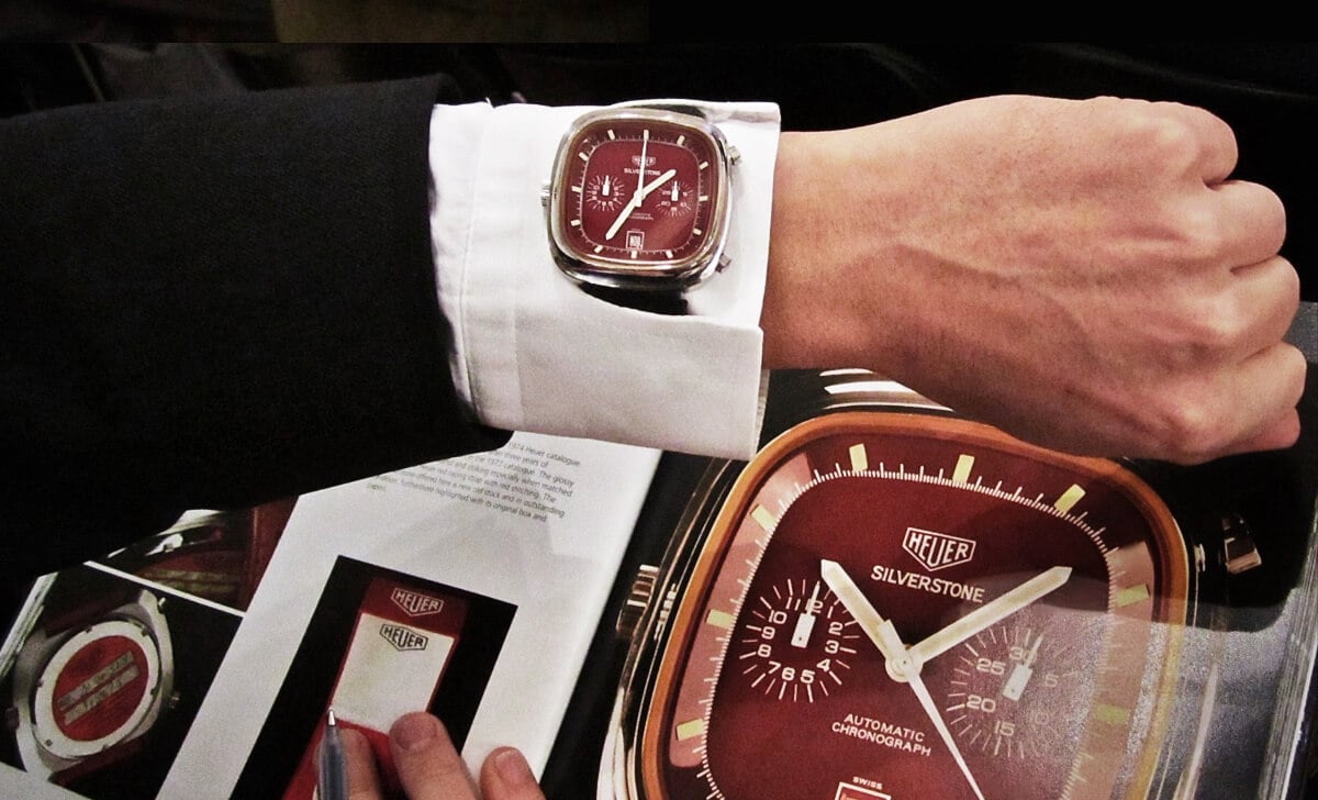 Heuer Silverstone de 1974 vermelho num ‘punho Agnelli’ © Miguel Seabra/Espiral do Tempo